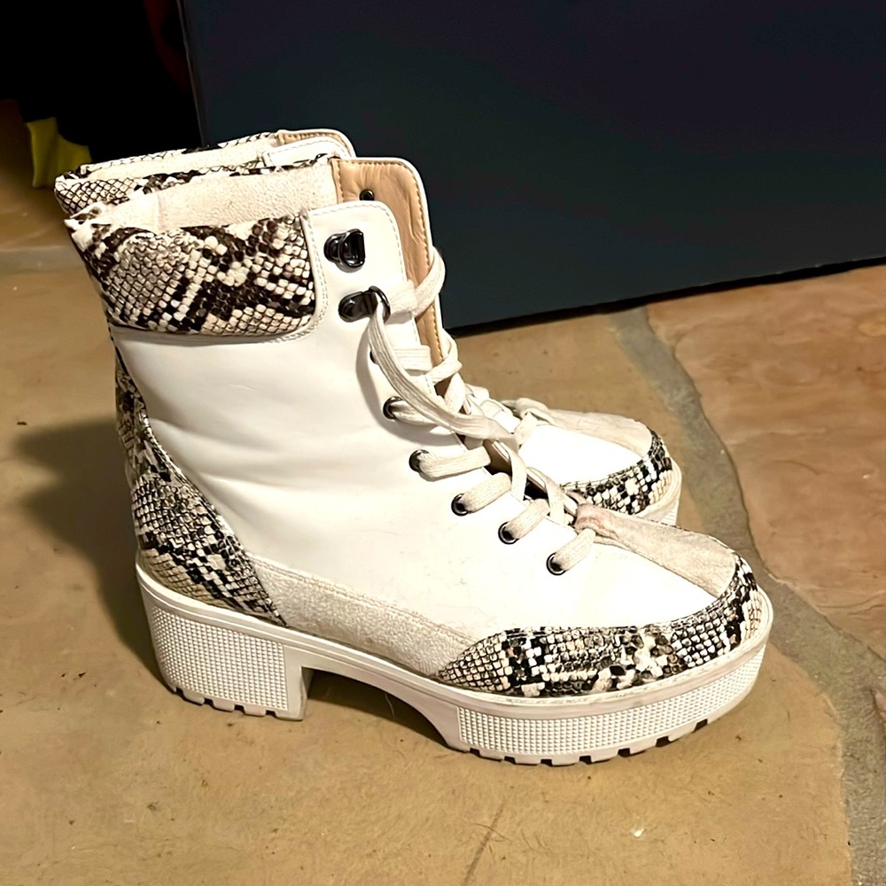 Women’s lace up chunky heel Platform Combat Boots Ankle boot snake print